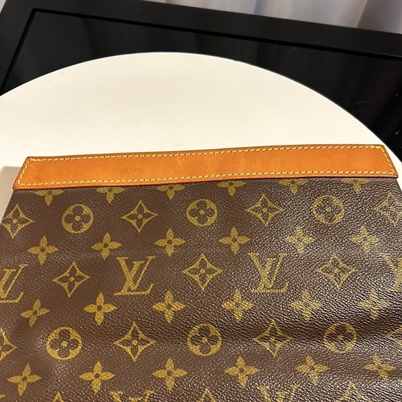 Vintage Louis Vuitton monogram Pochette Pliante clutch Circa 70s. - Picture 10 of 16
